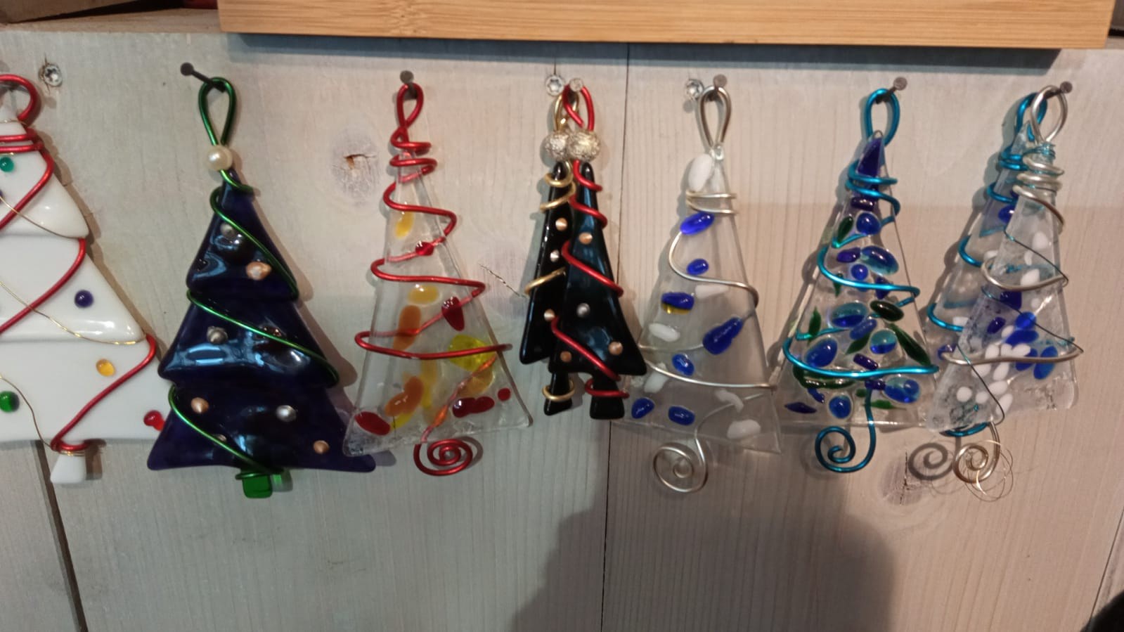 Glas-Christbäume